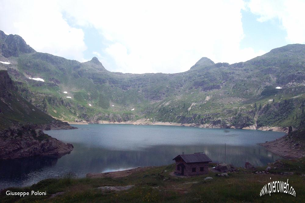 22- risaliamo verso il passo Laghi Gemelli.jpg